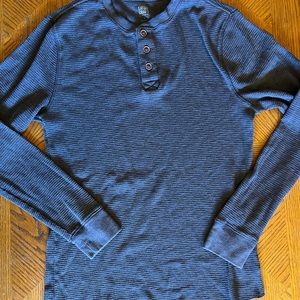 Mens medium knitted long sleeved shirt